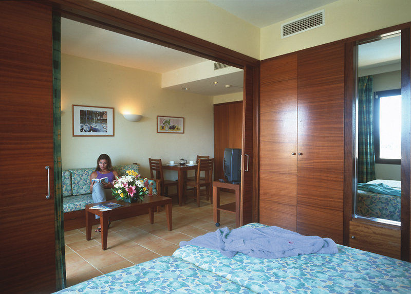 Hotel Illot Suites Cala Ratjada  Buitenkant foto